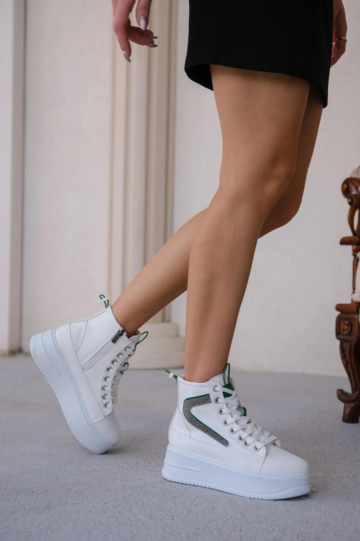 Pone White Skin Green Detailed Lace-up Boots