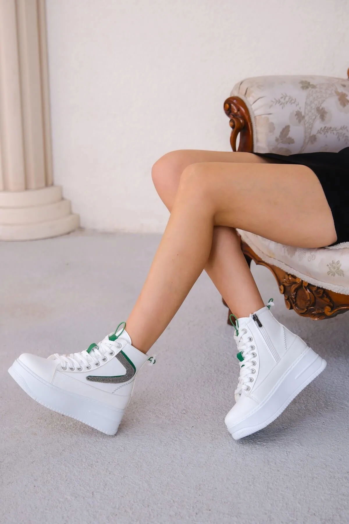 Pone White Skin Green Detailed Lace-up Boots