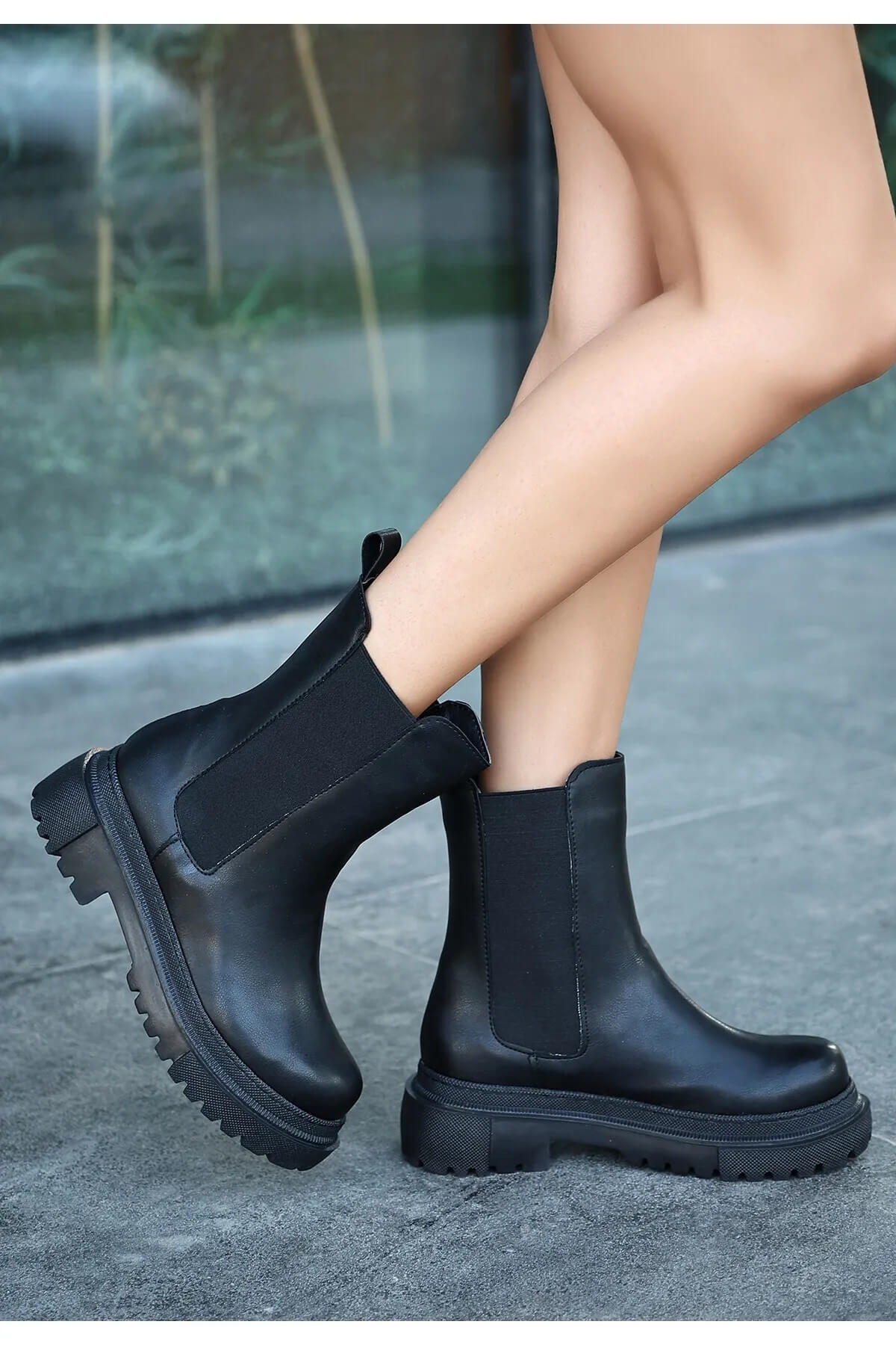 Derla Black Skin Heeled Boots