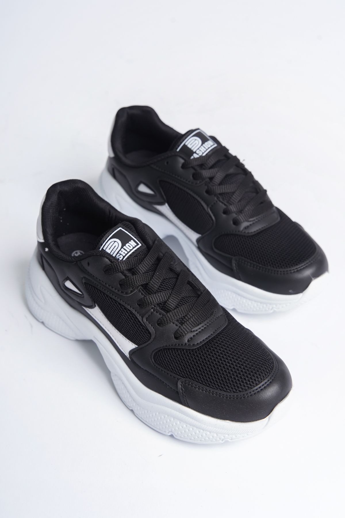 Black and White Women's Sneaker 0152