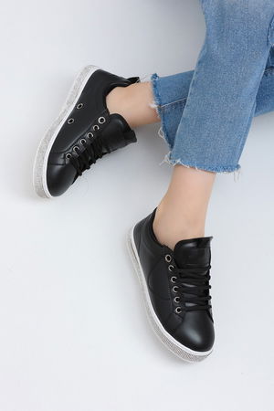 Black Women's Sneaker By132