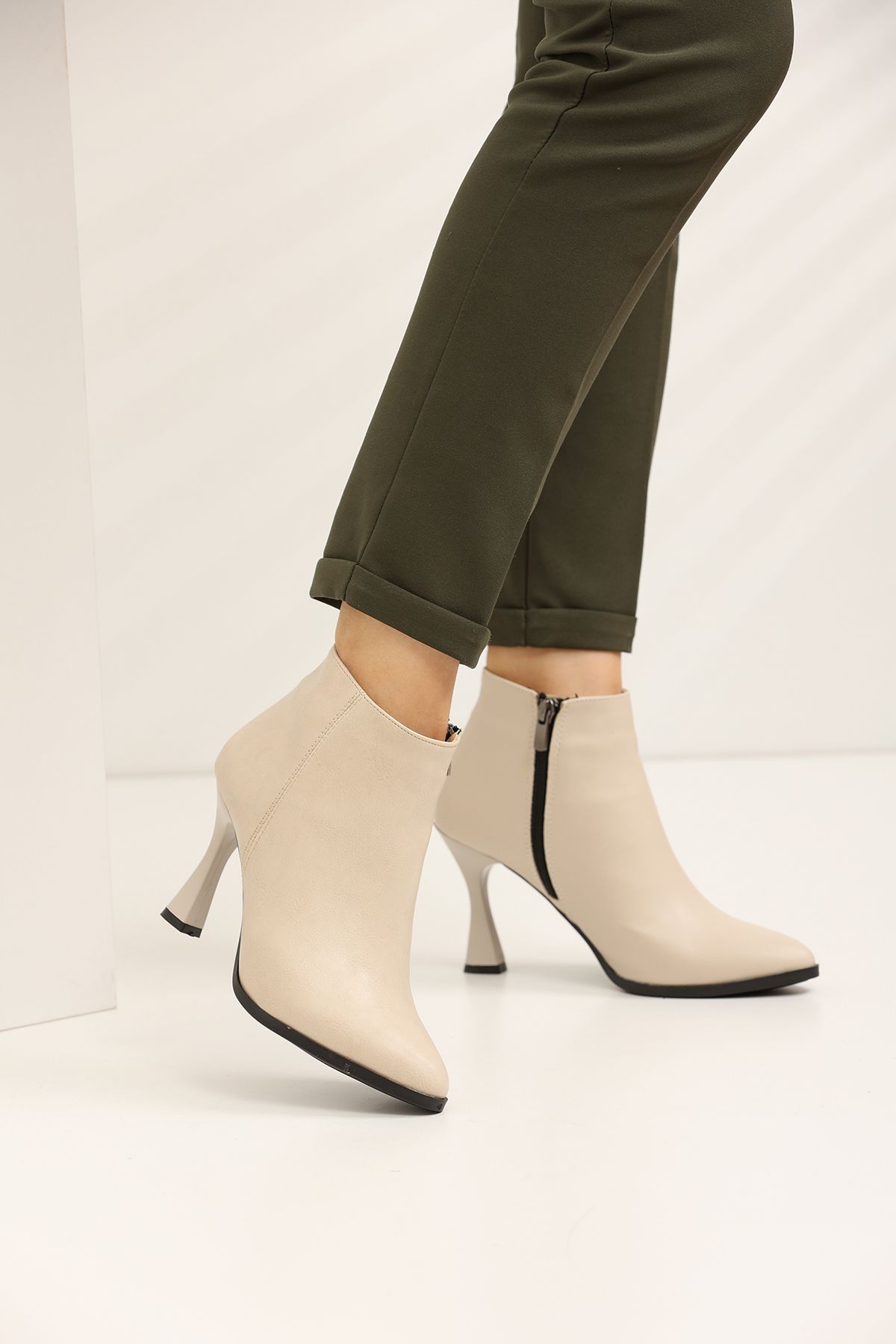 Beige Women's Heeled Boots 2592