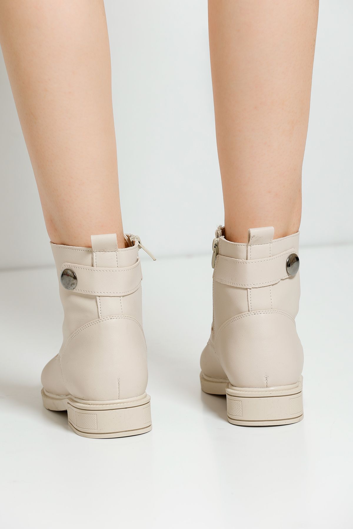 Women's Cream Boots A320