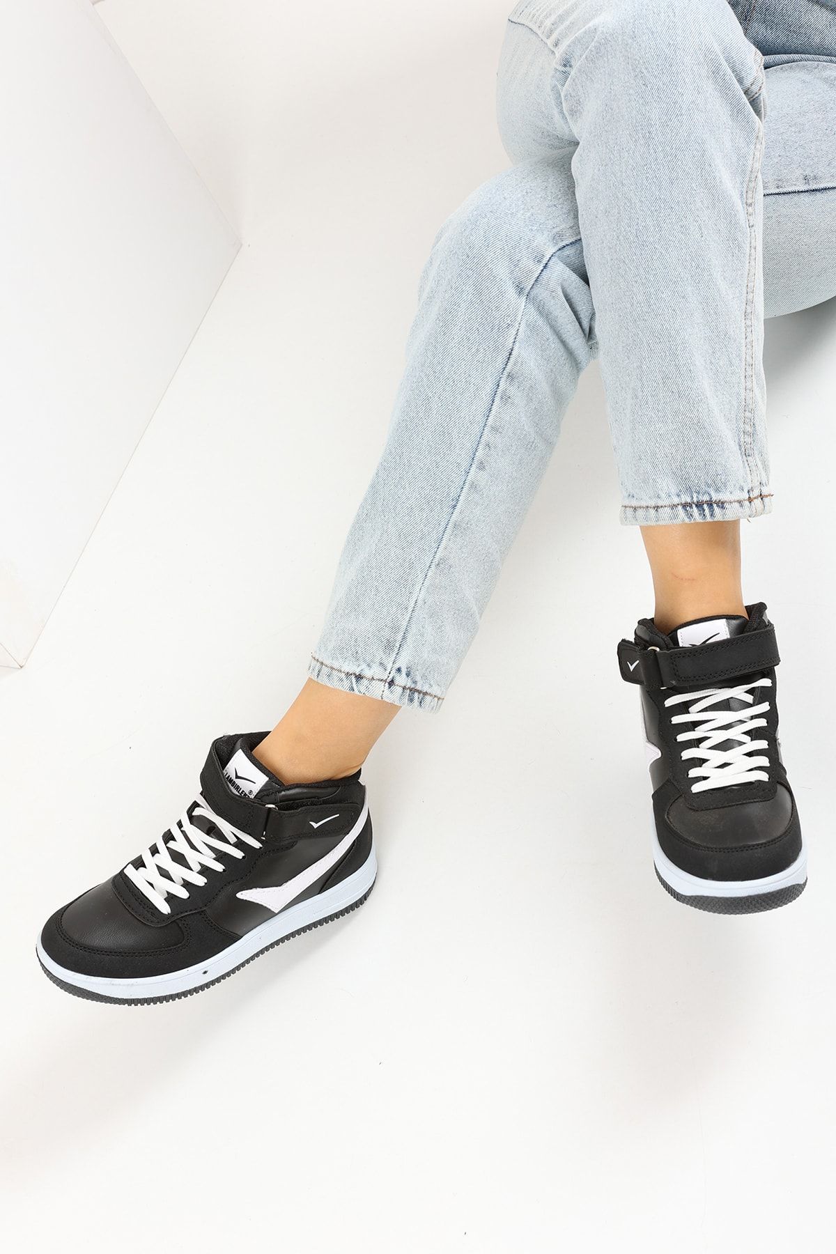 Black and White Unisex Sneakers 2185