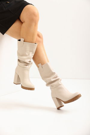 Beige Women's Boots with Shirred Heels 136