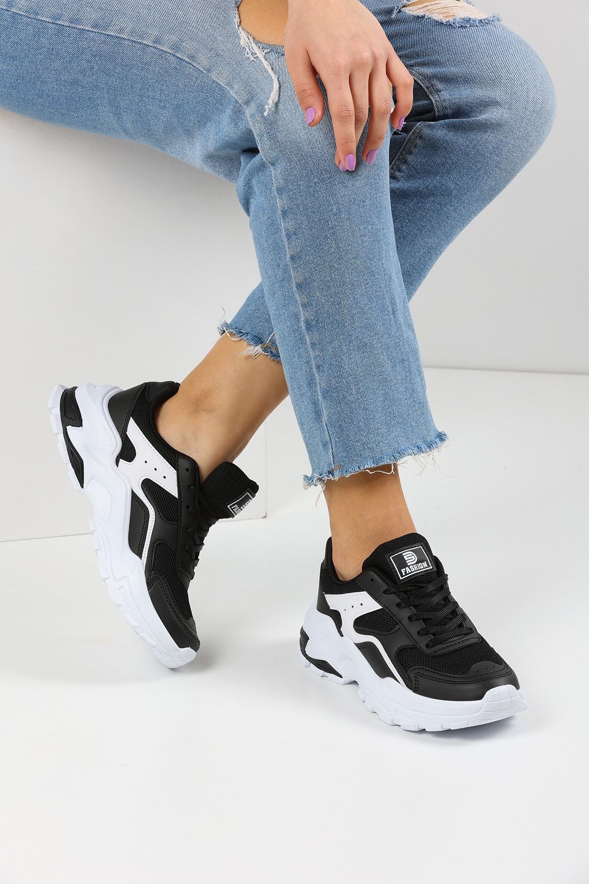 Black and White Women's Sneaker 0150