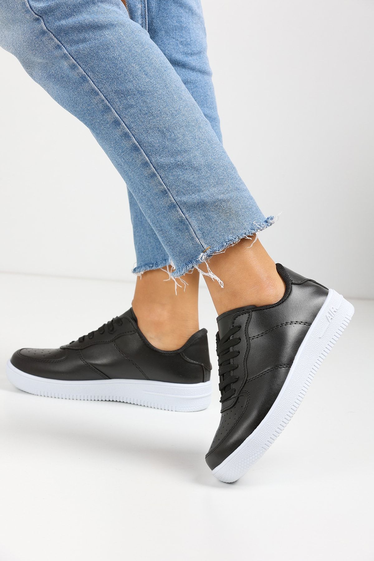 Black and White Women's Sneaker Aır-21