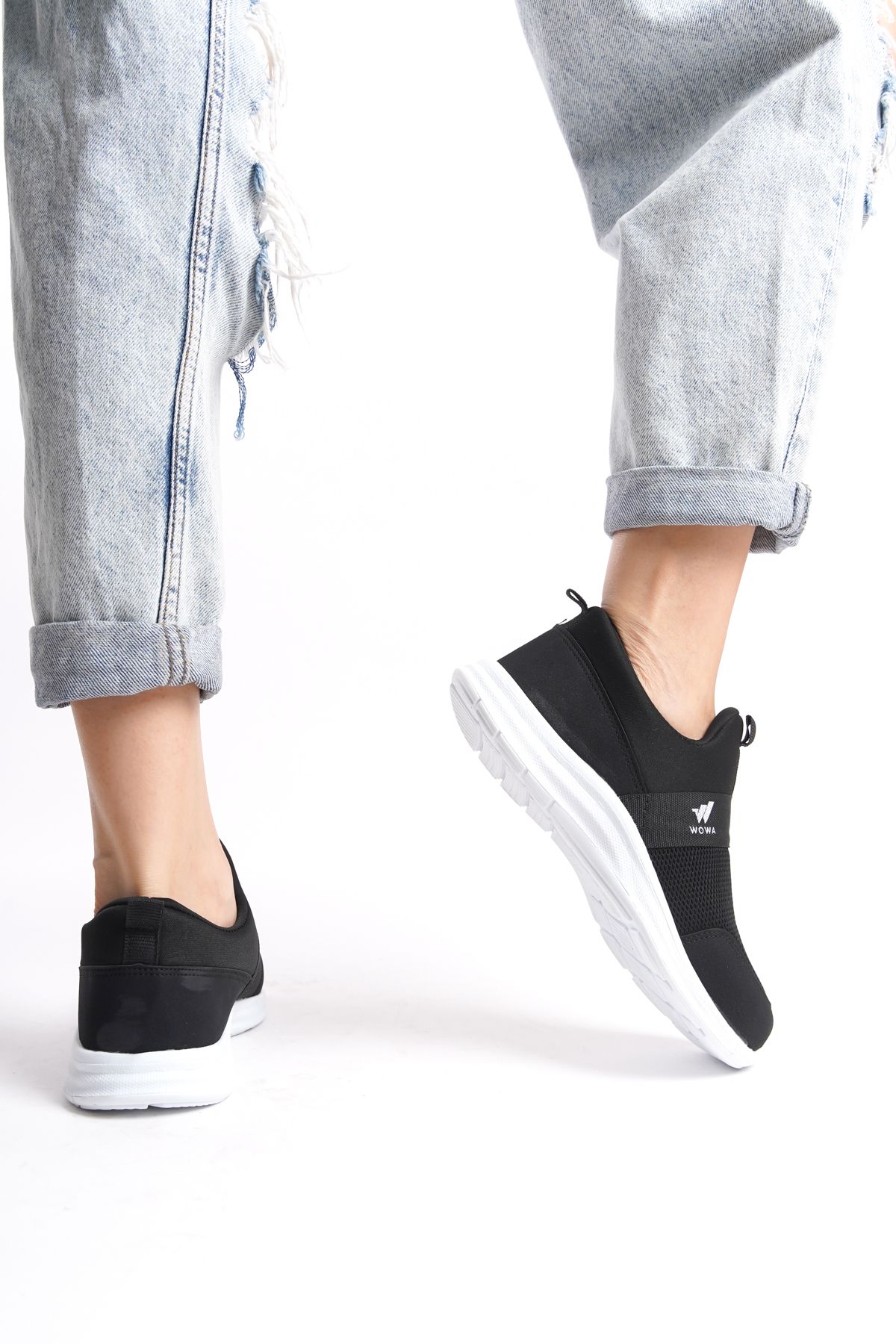 Black and White Women's Elastic Sneaker FT01