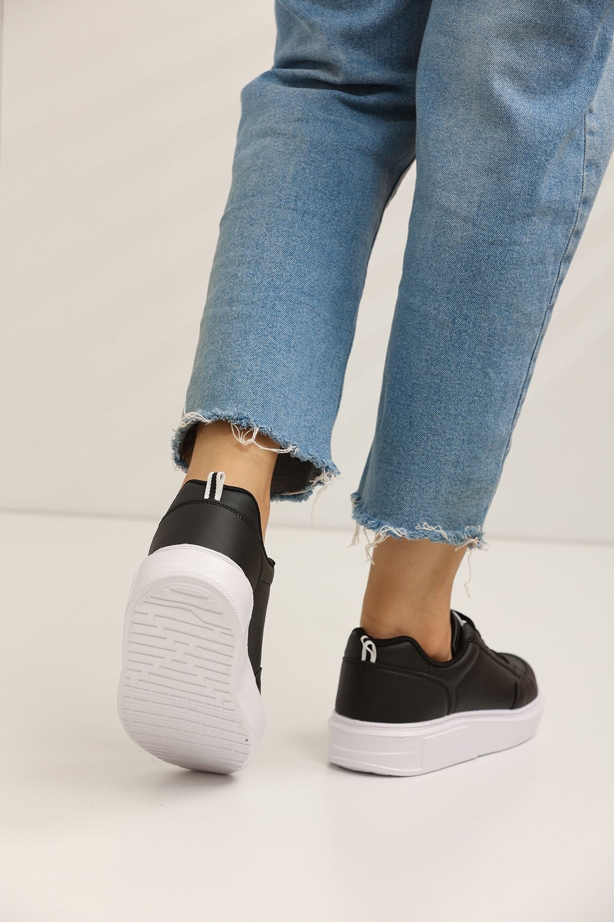 Black and White Women's Sneaker 0148