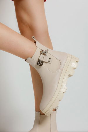 Cream Women's Buckle Boots P290