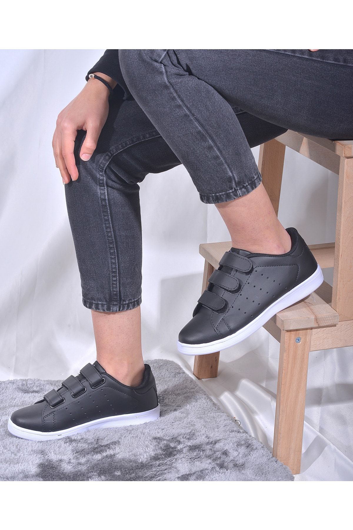 Black - Women's Sneaker Wnm308