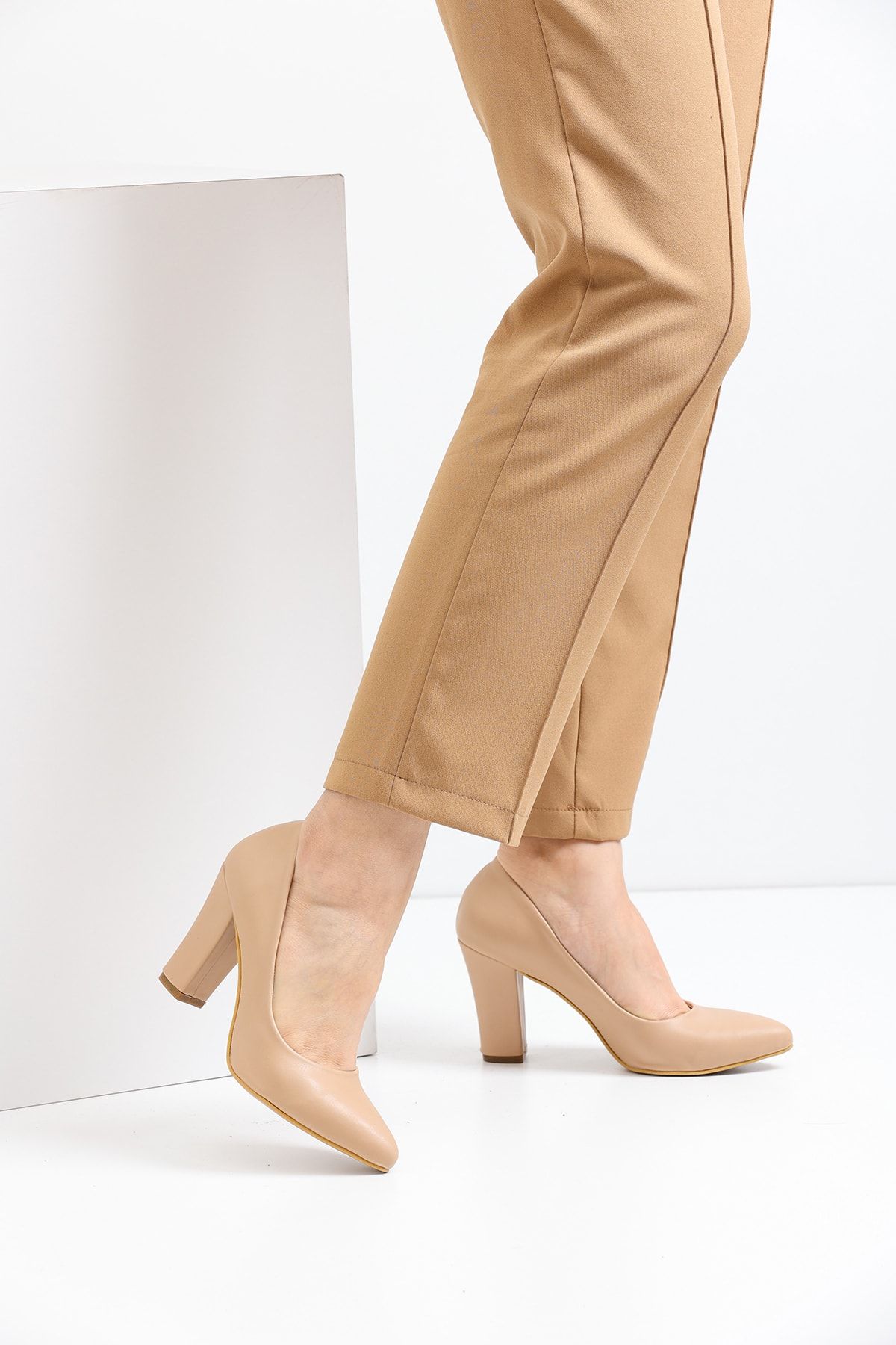 Nude Women's Classic Heeled Shoes Cv300