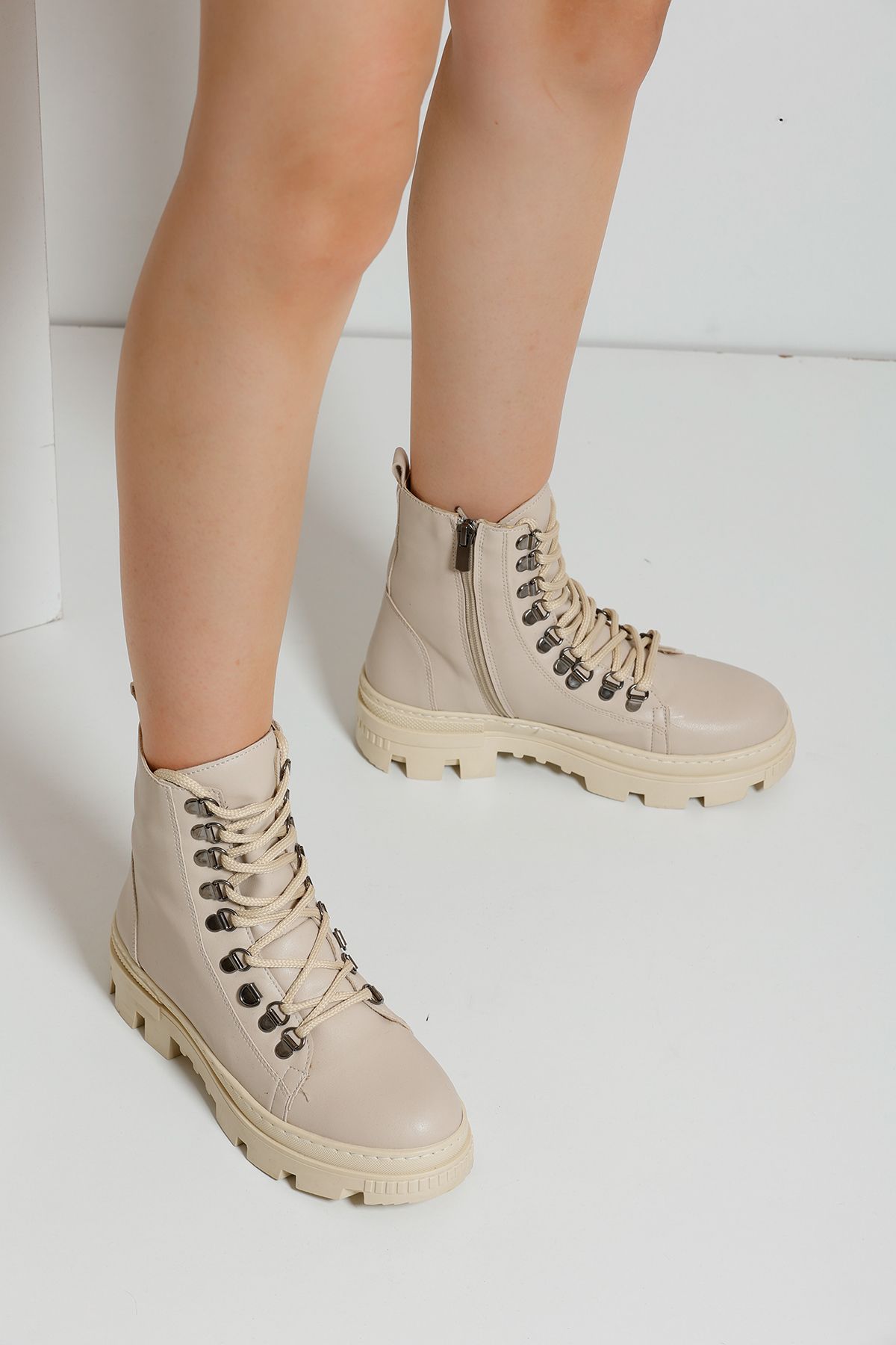 Cream Women's Boots P210