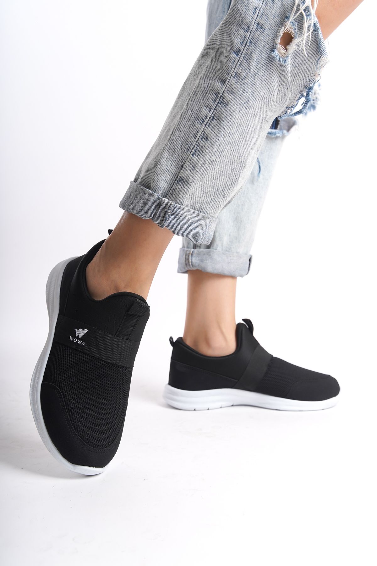 Black and White Women's Elastic Sneaker FT01