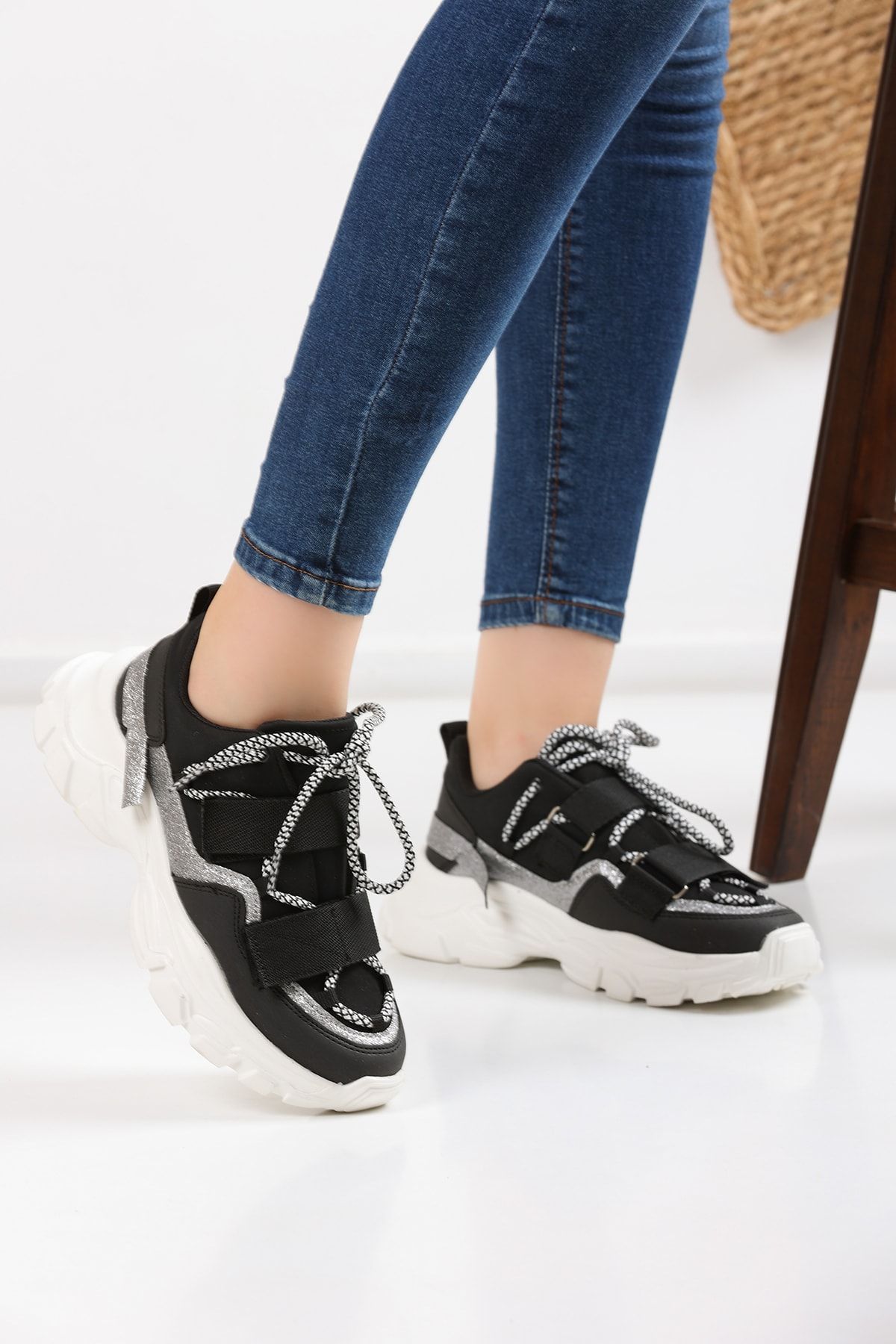 Black and White Women's Sneaker Psm075