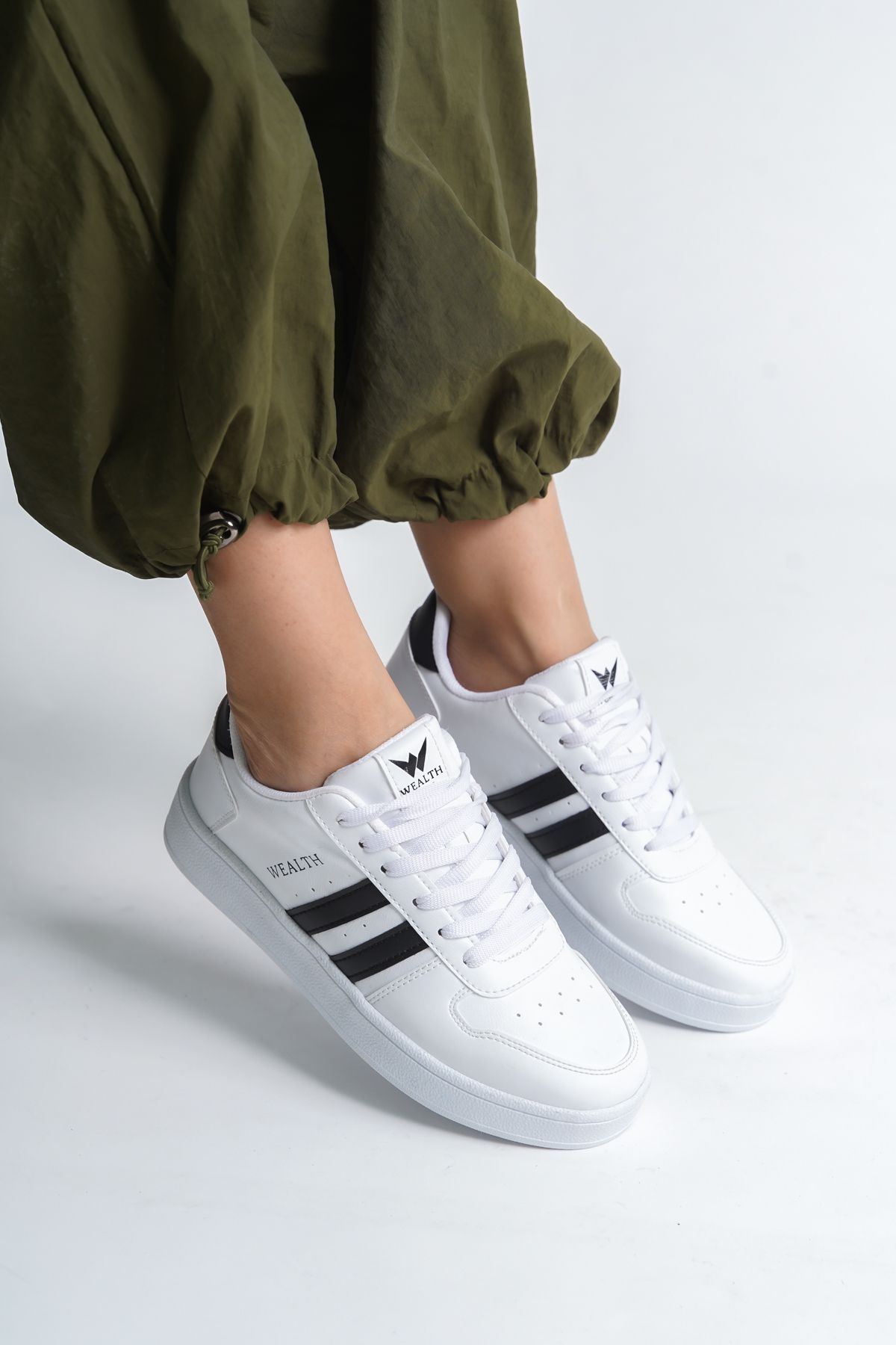 White Black Unisex Sneaker Jh176