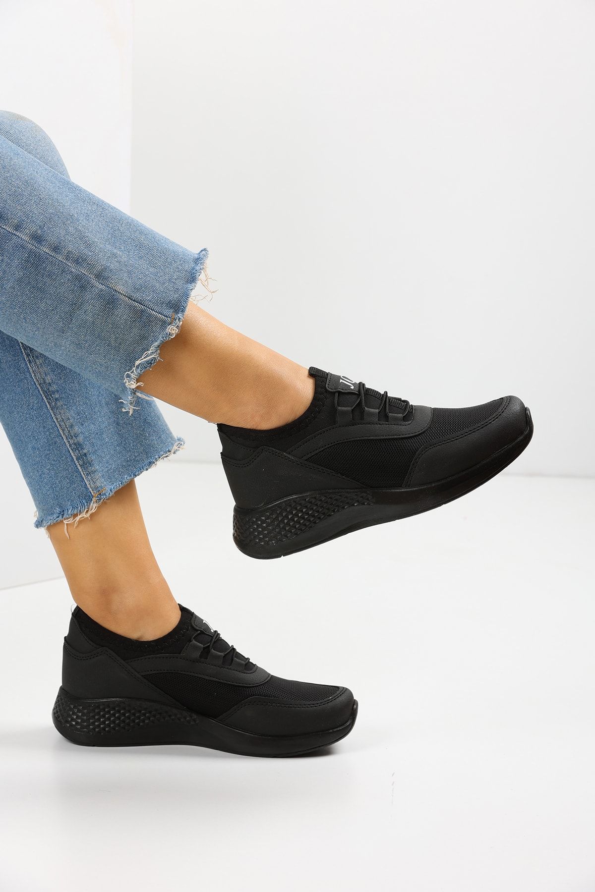 Black Women's Sneaker 3005