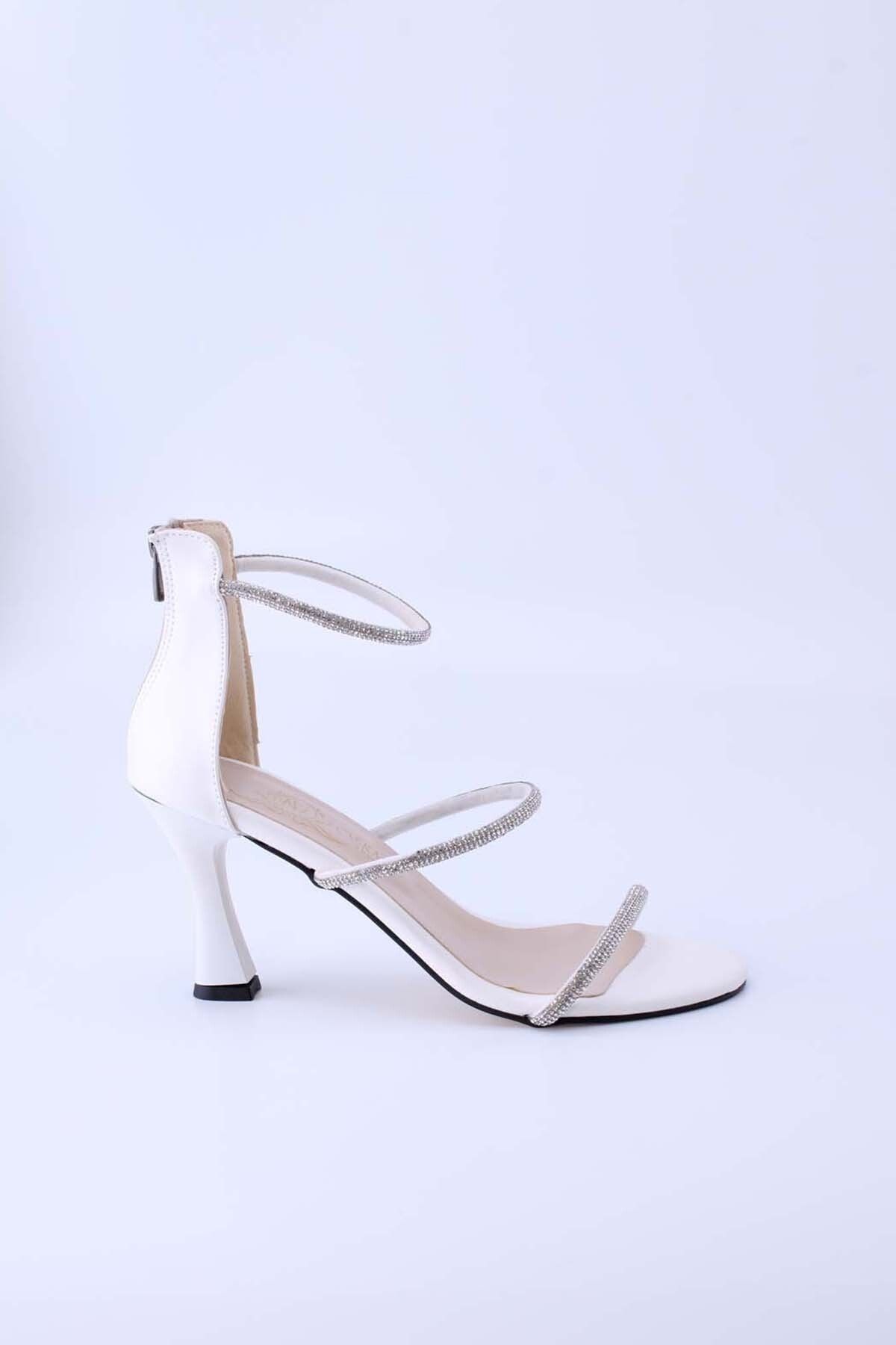 White Women's Classic Heeled Shoes 4951