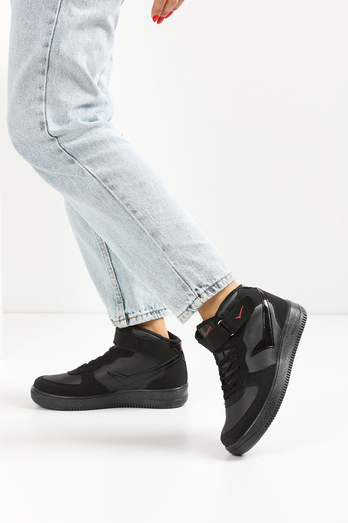 Black Unisex Sneakers 2185