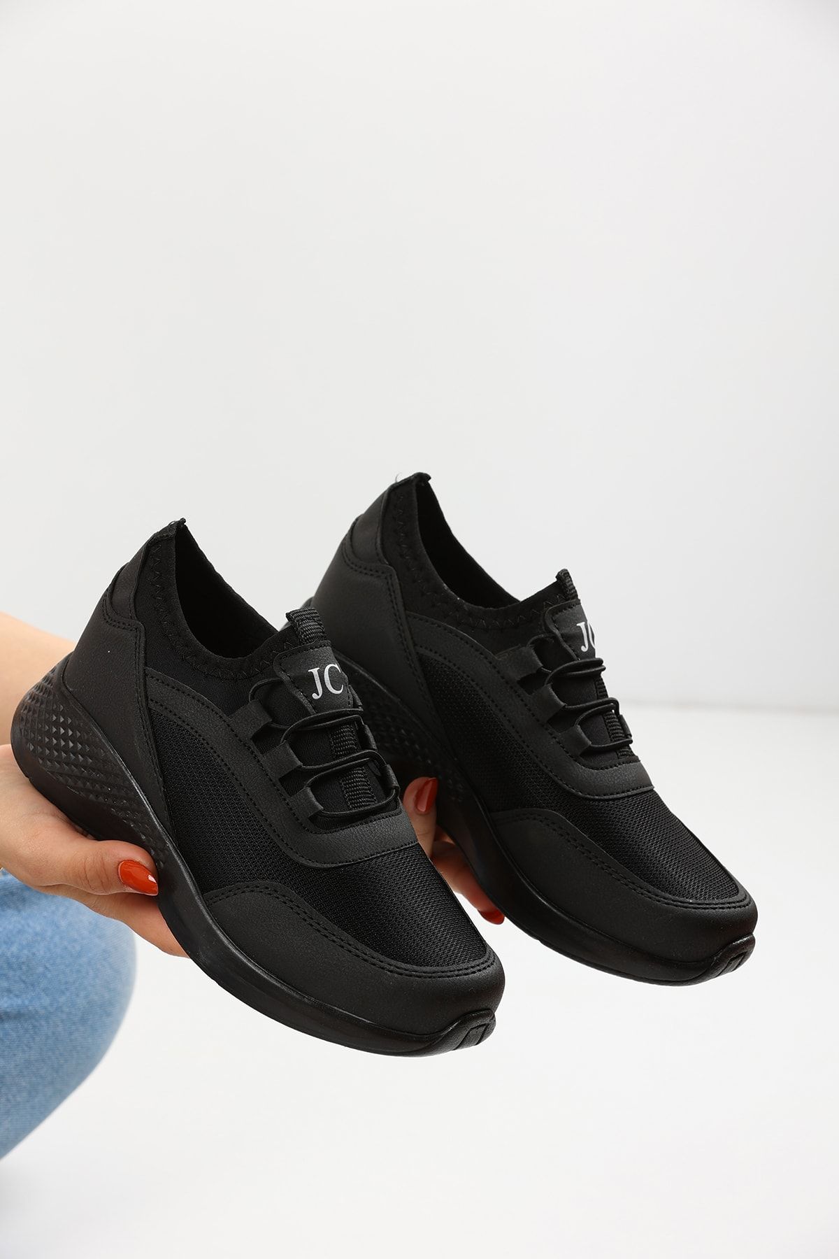 Black Women's Sneaker 3005