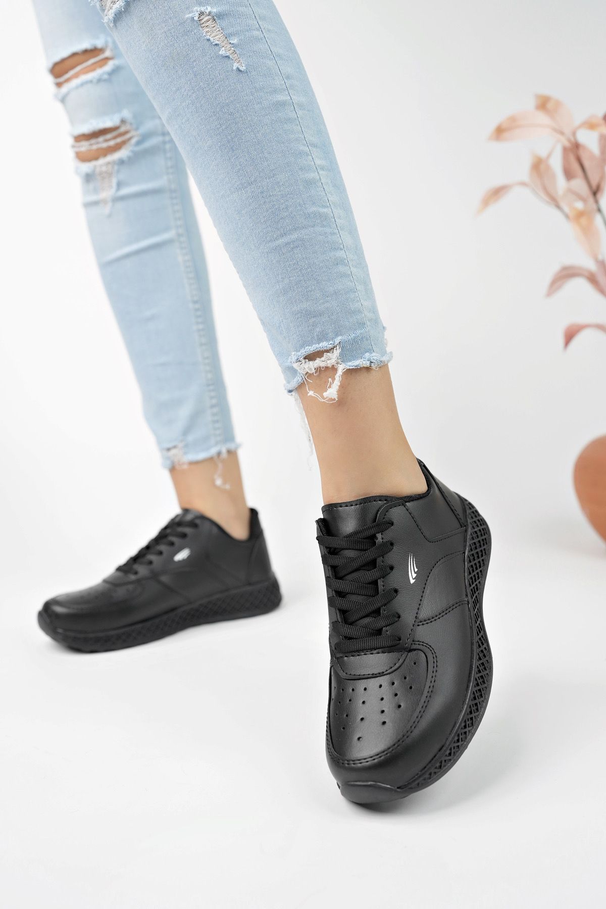 Black Women's Sneaker JAC038