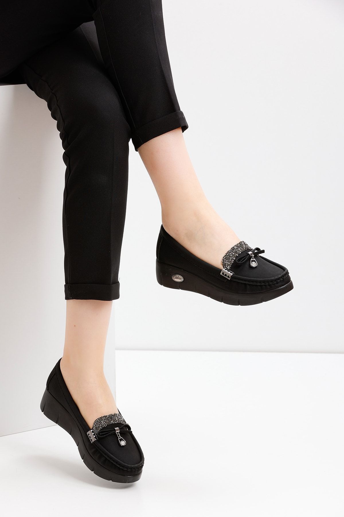 Black Women's Loafer 0004a