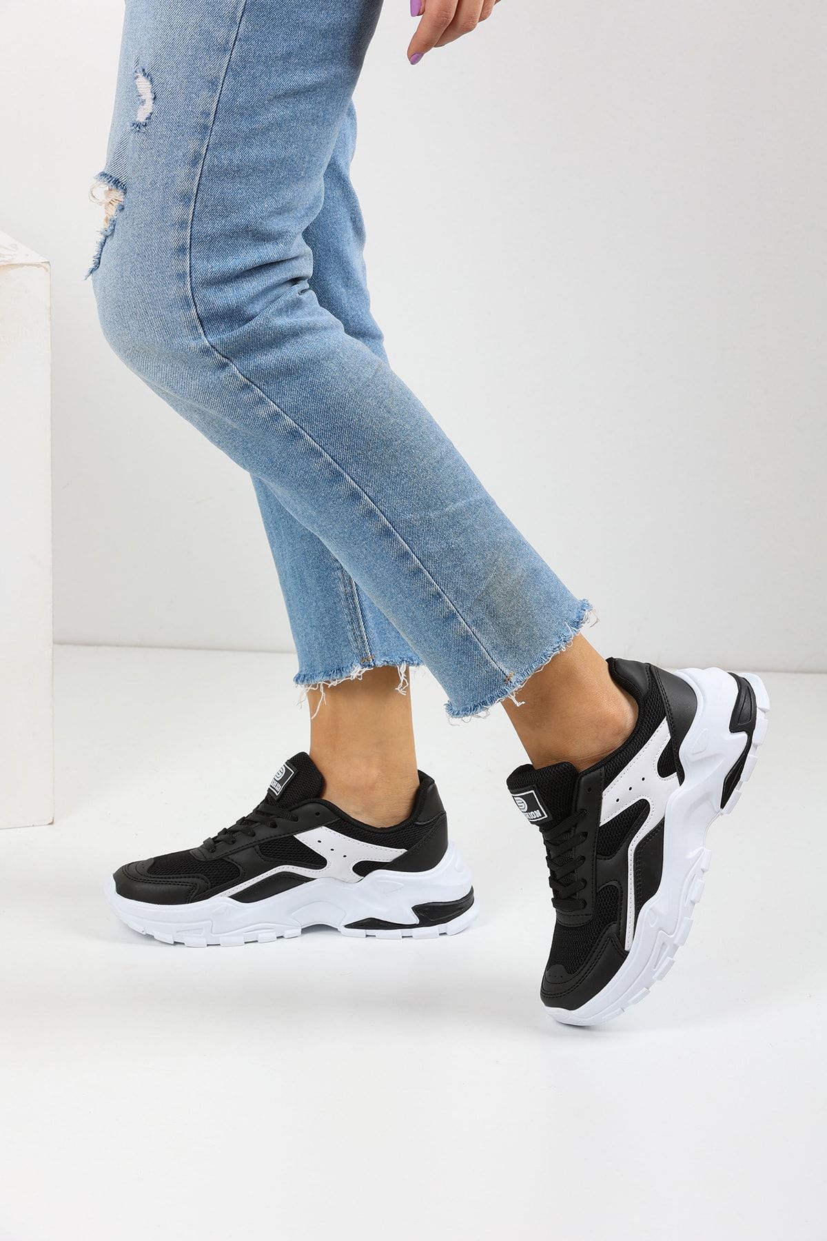 Black and White Women's Sneaker 0150