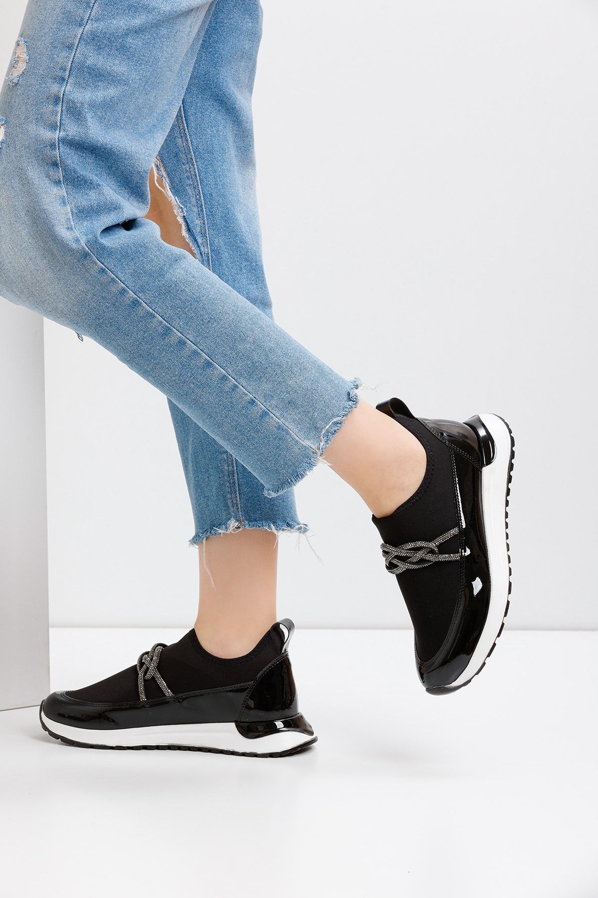 Black Women's Sneaker By181a