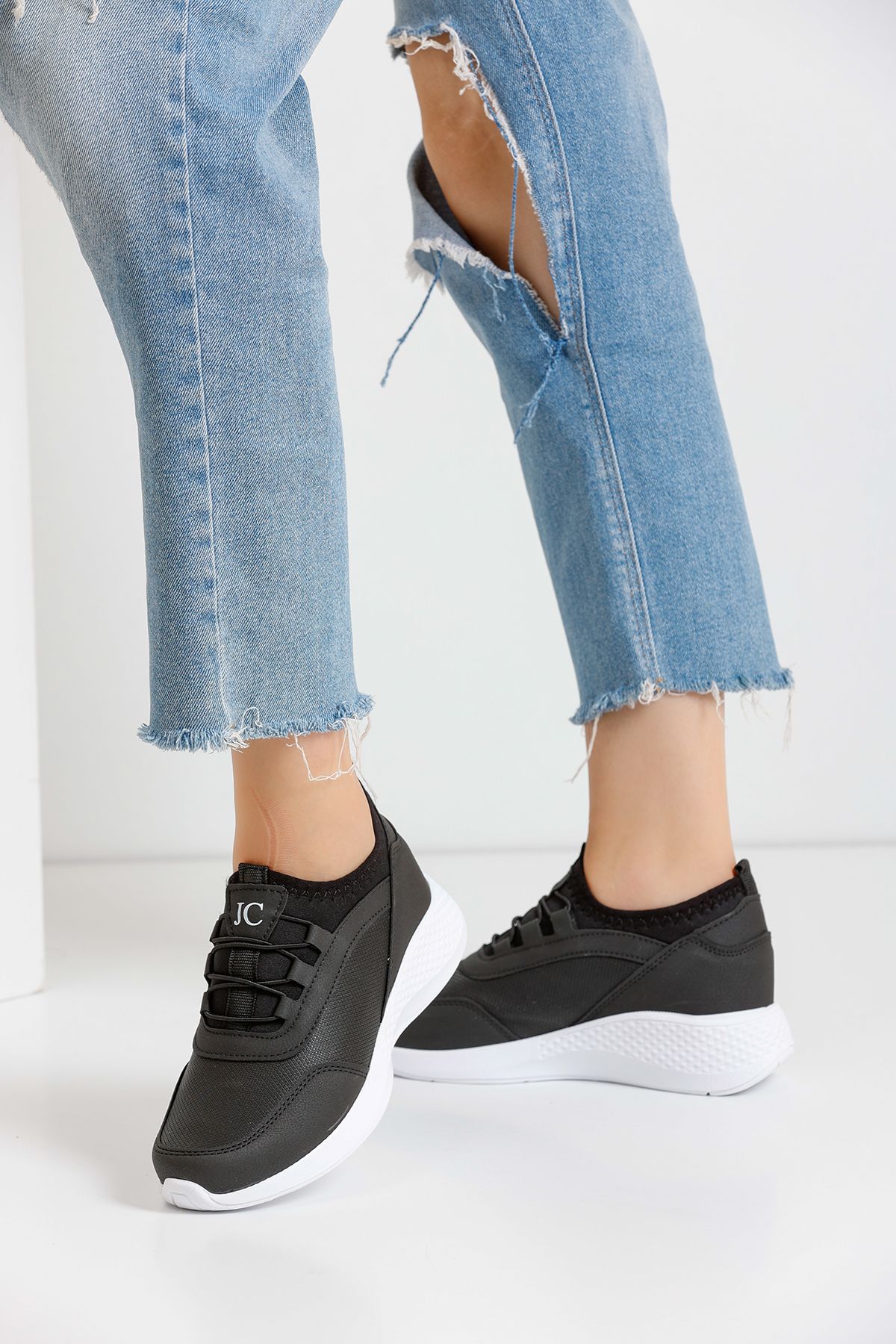 Black Matte Women's Sneaker 3005