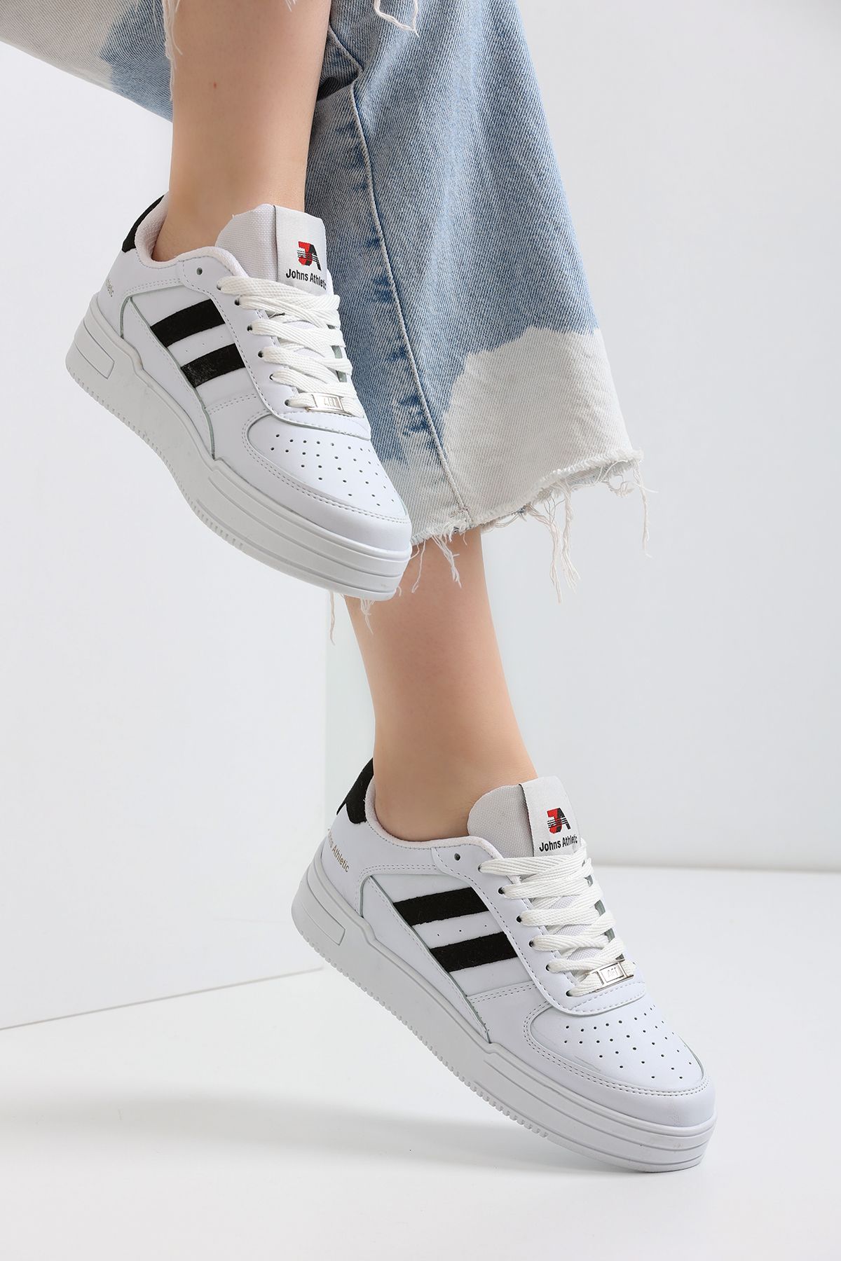 White Black Women's Sneaker 176