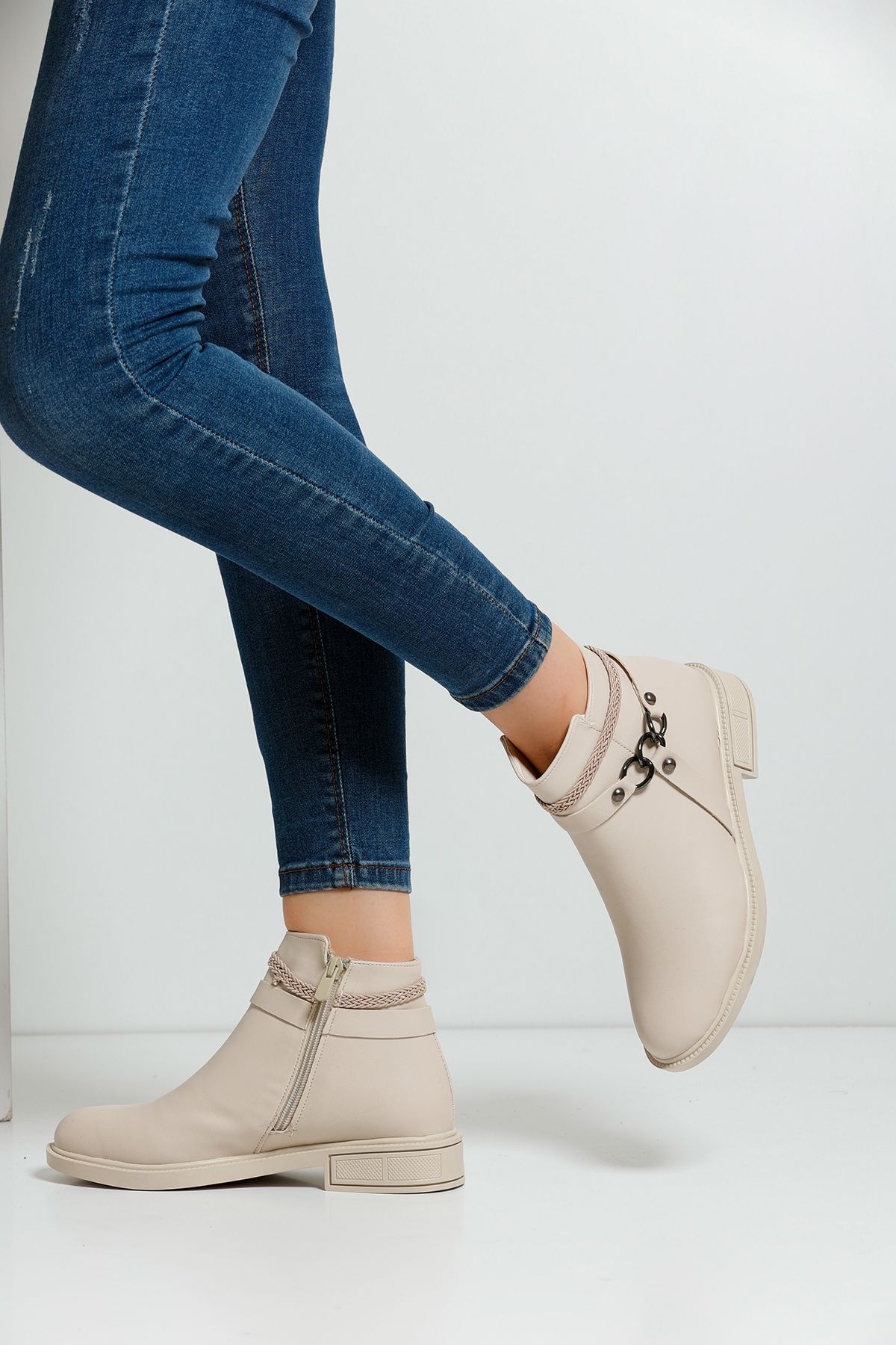 Women's Cream Boots A100