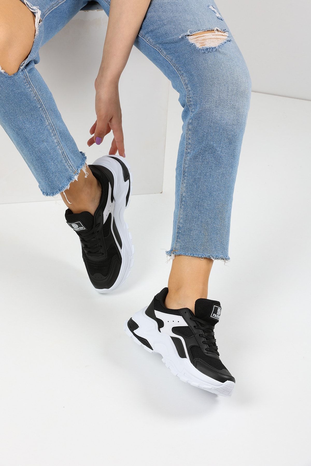 Black and White Women's Sneaker 0150