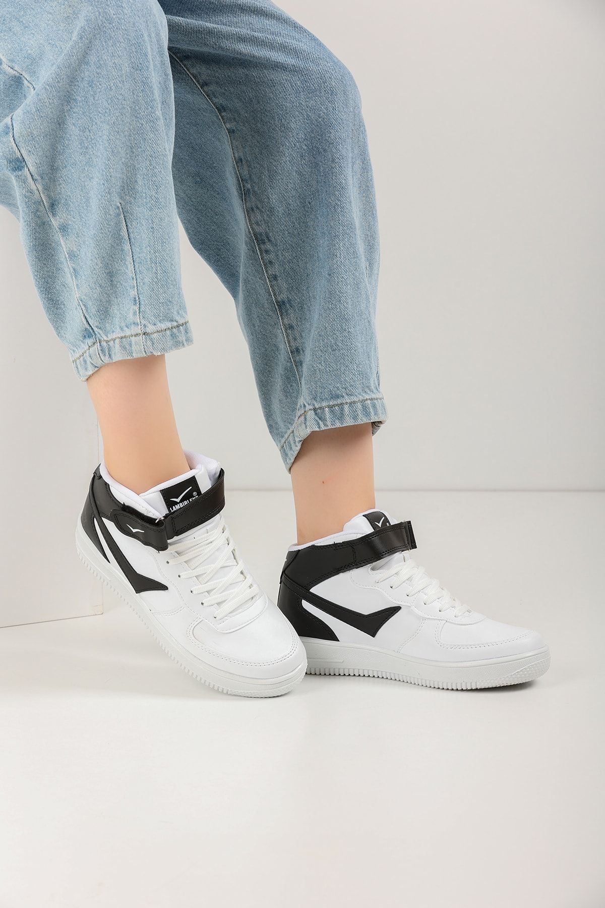 White Black Unisex Sneakers 2185