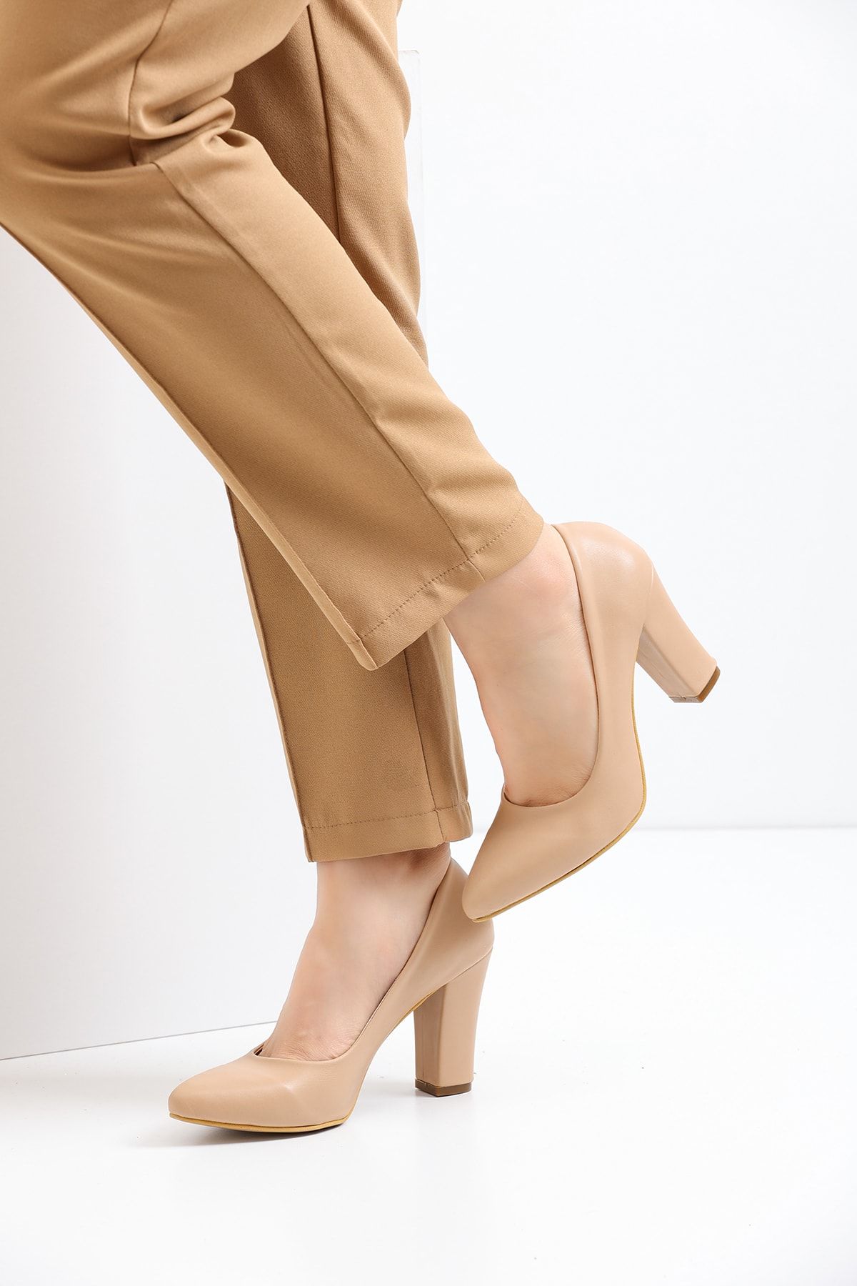 Nude Women's Classic Heeled Shoes Cv300