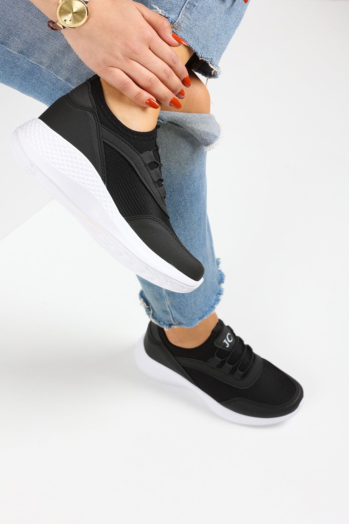 Black and White Women's Sneaker 3005