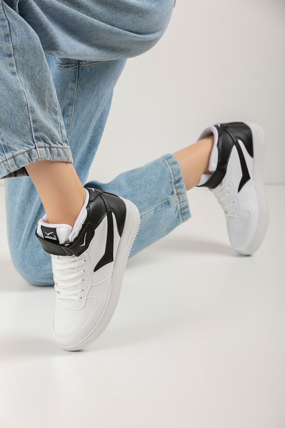 White Black Unisex Sneakers 2185