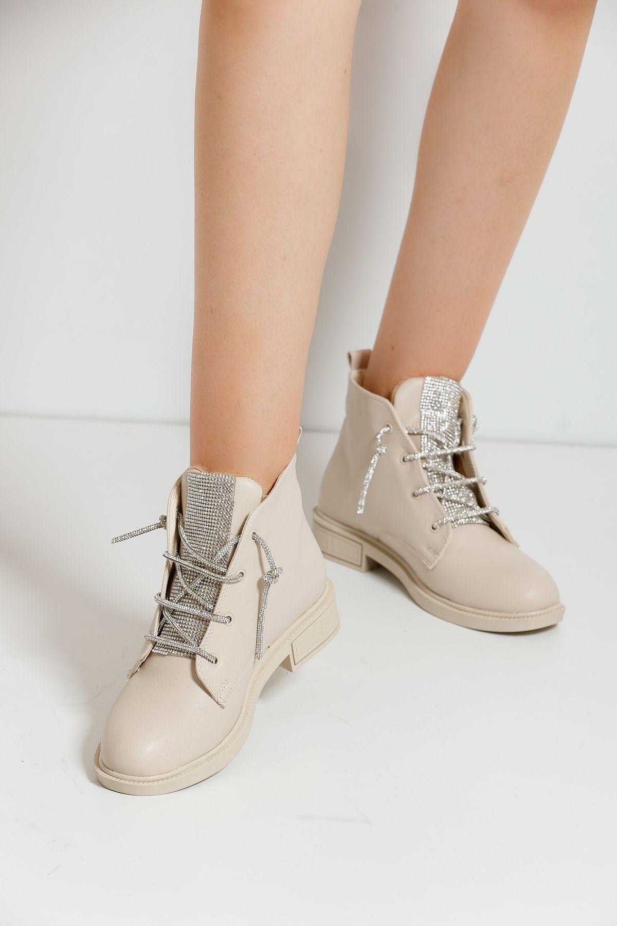 Cream Women's Stone Boots A305