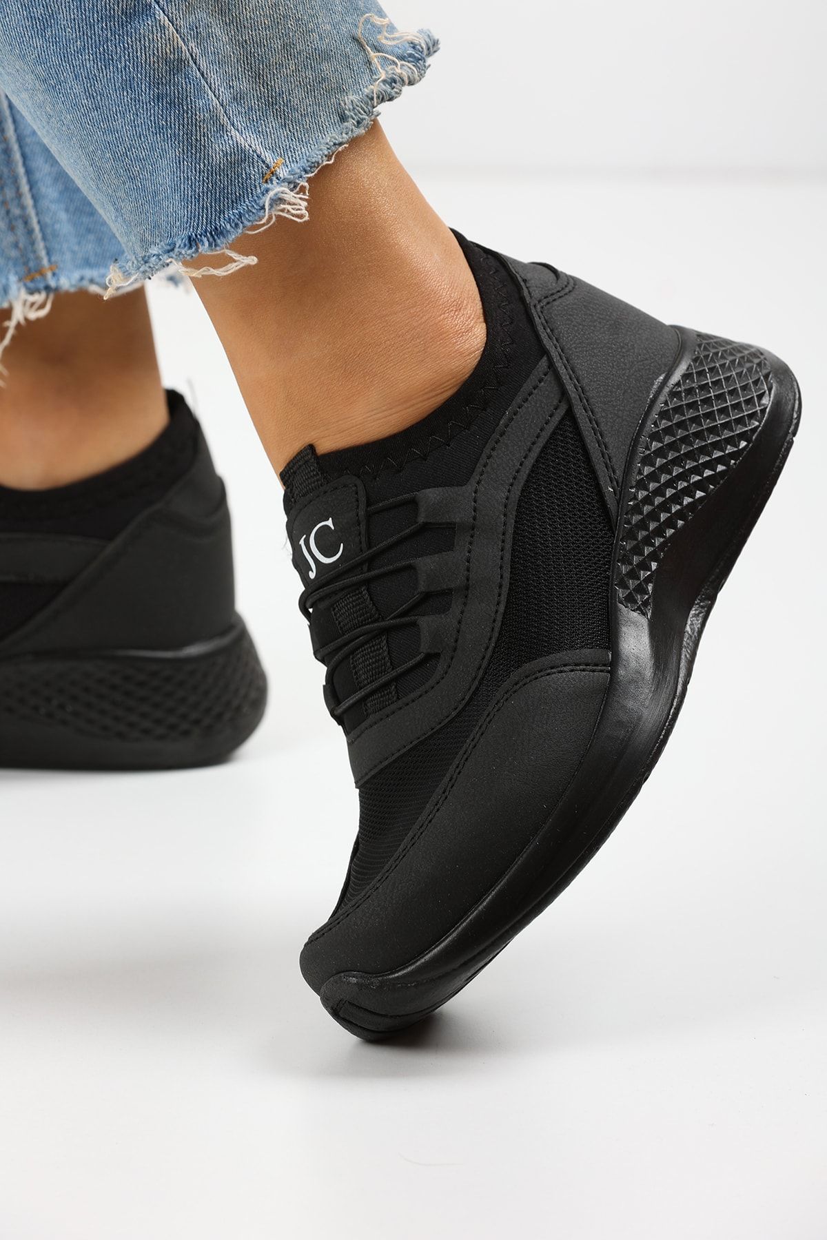 Black Women's Sneaker 3005