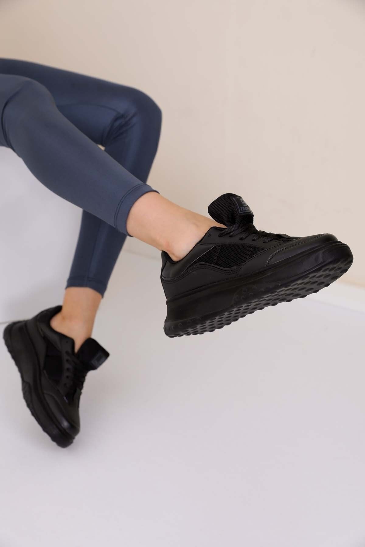 Black Women's Sneaker 0153