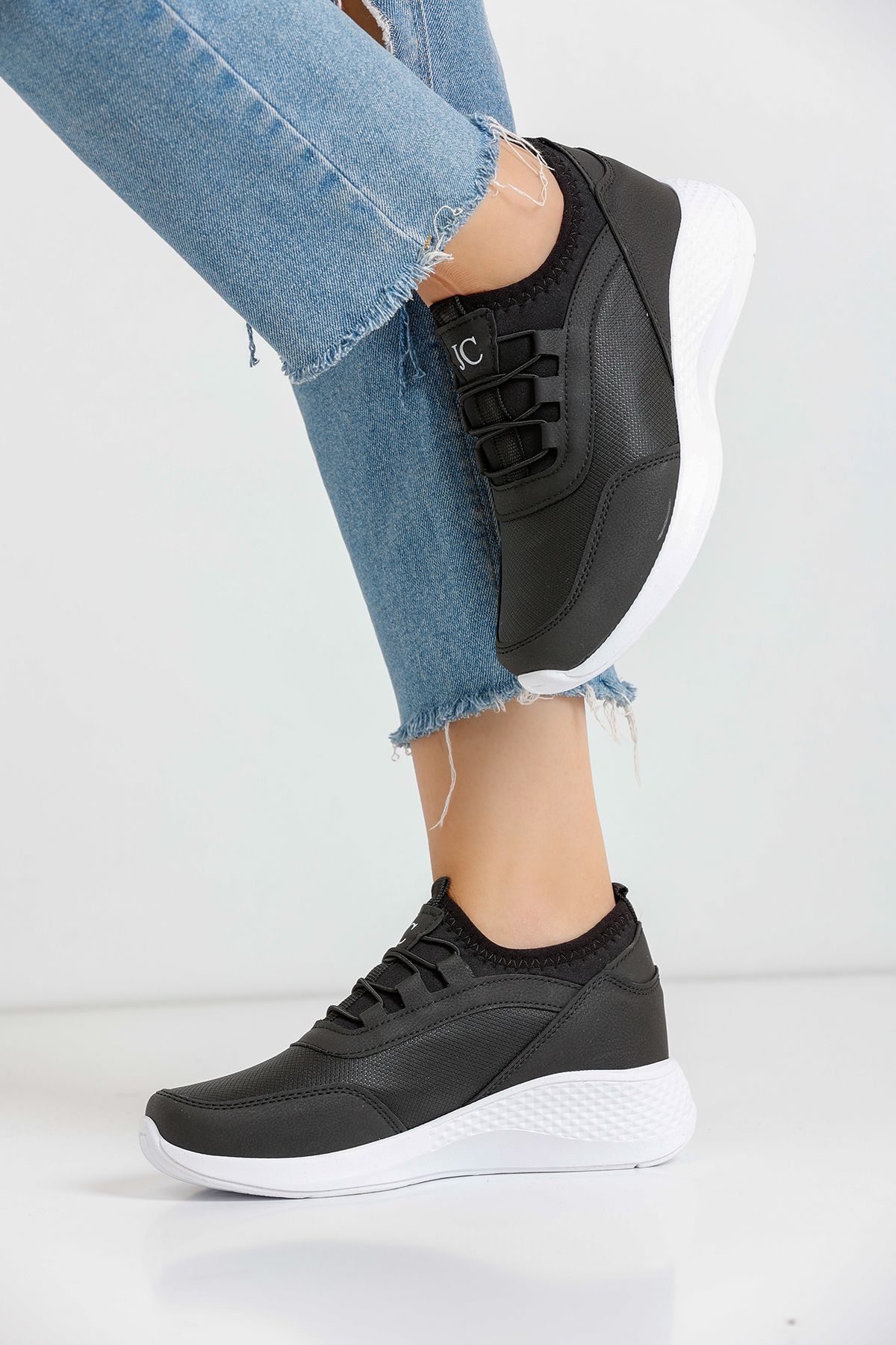 Black Matte Women's Sneaker 3005