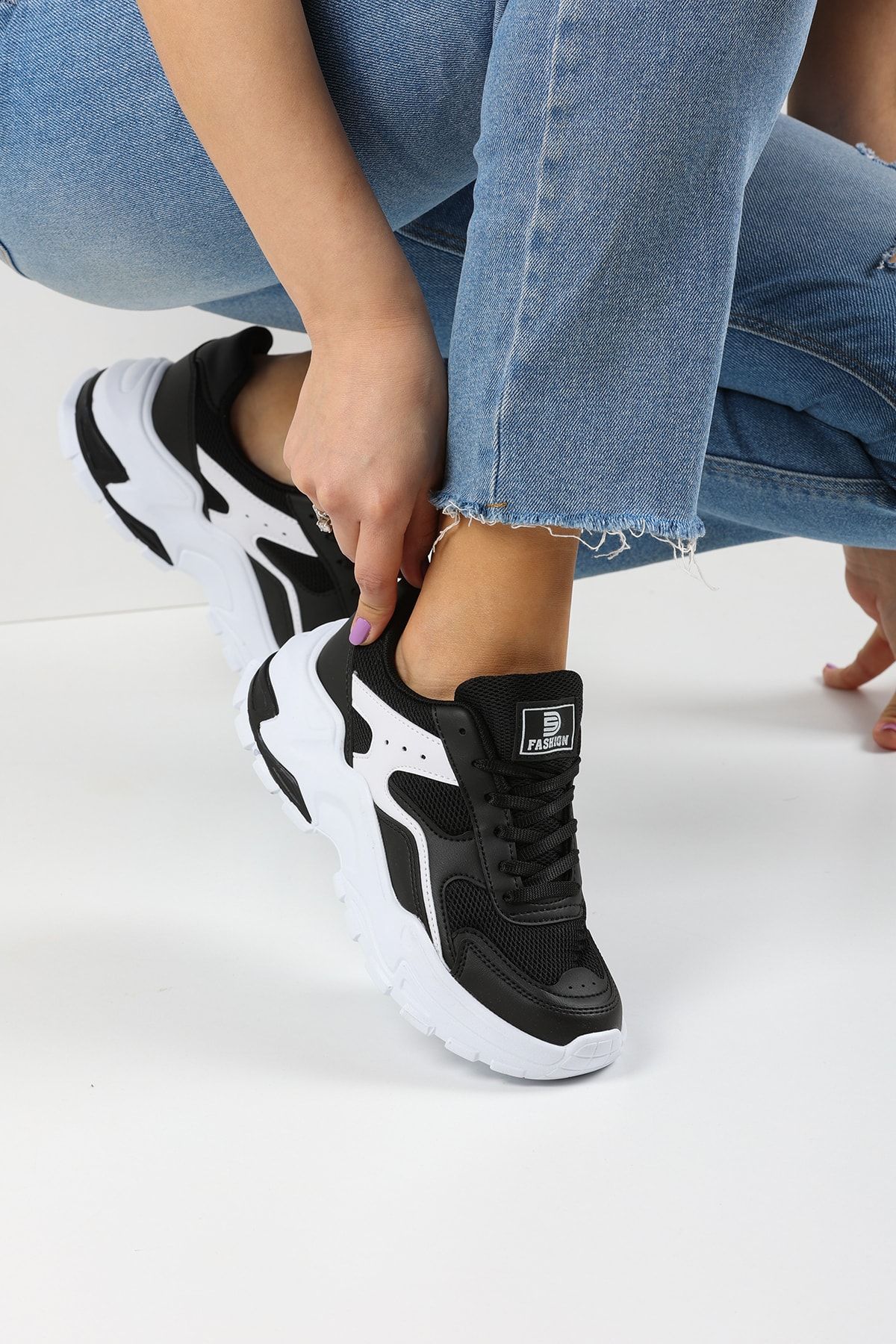 Black and White Women's Sneaker 0150