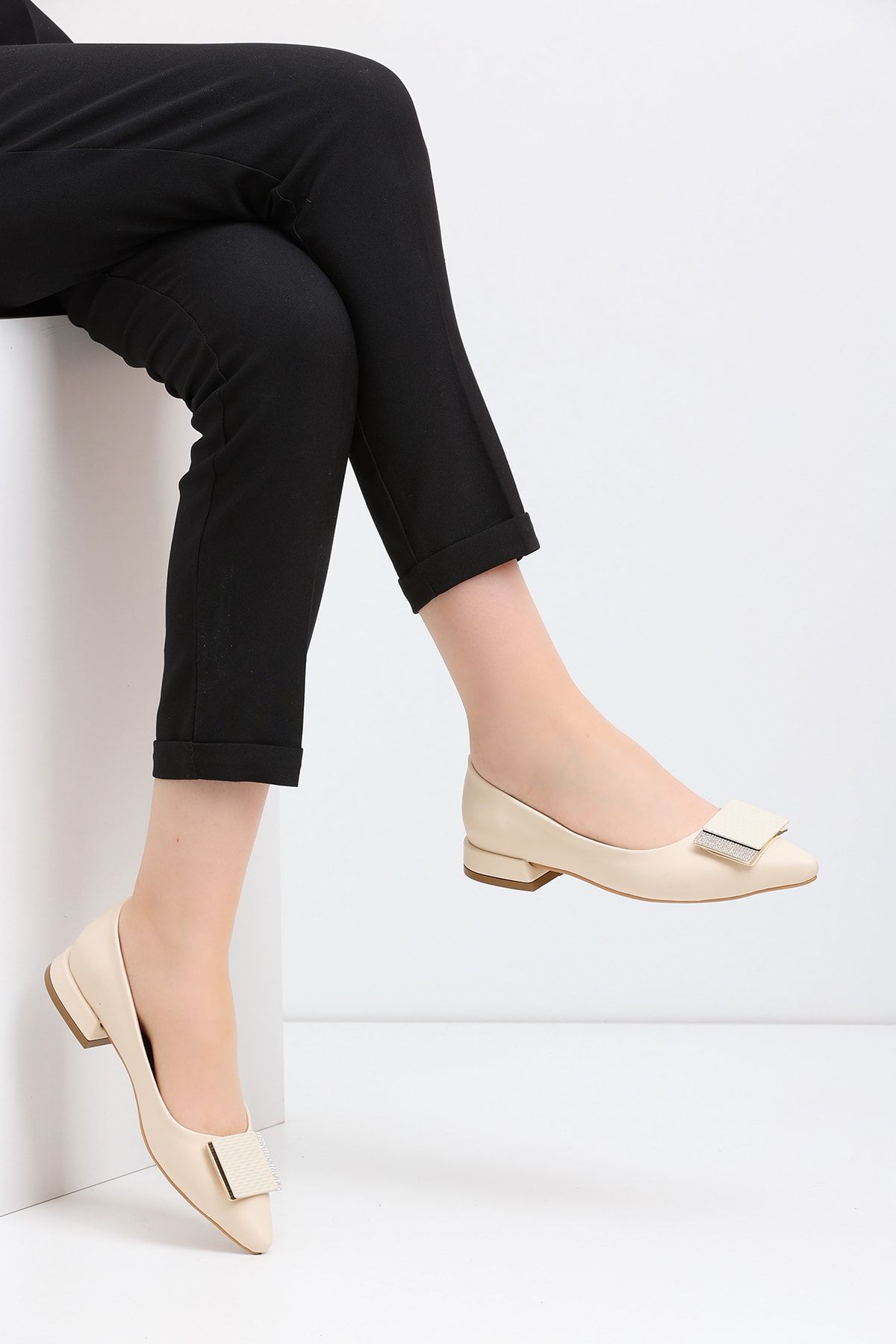 Beige Women's 3cm Heel Buckle Babet By15