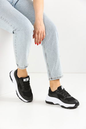 Black and White Women's Sneaker 0140