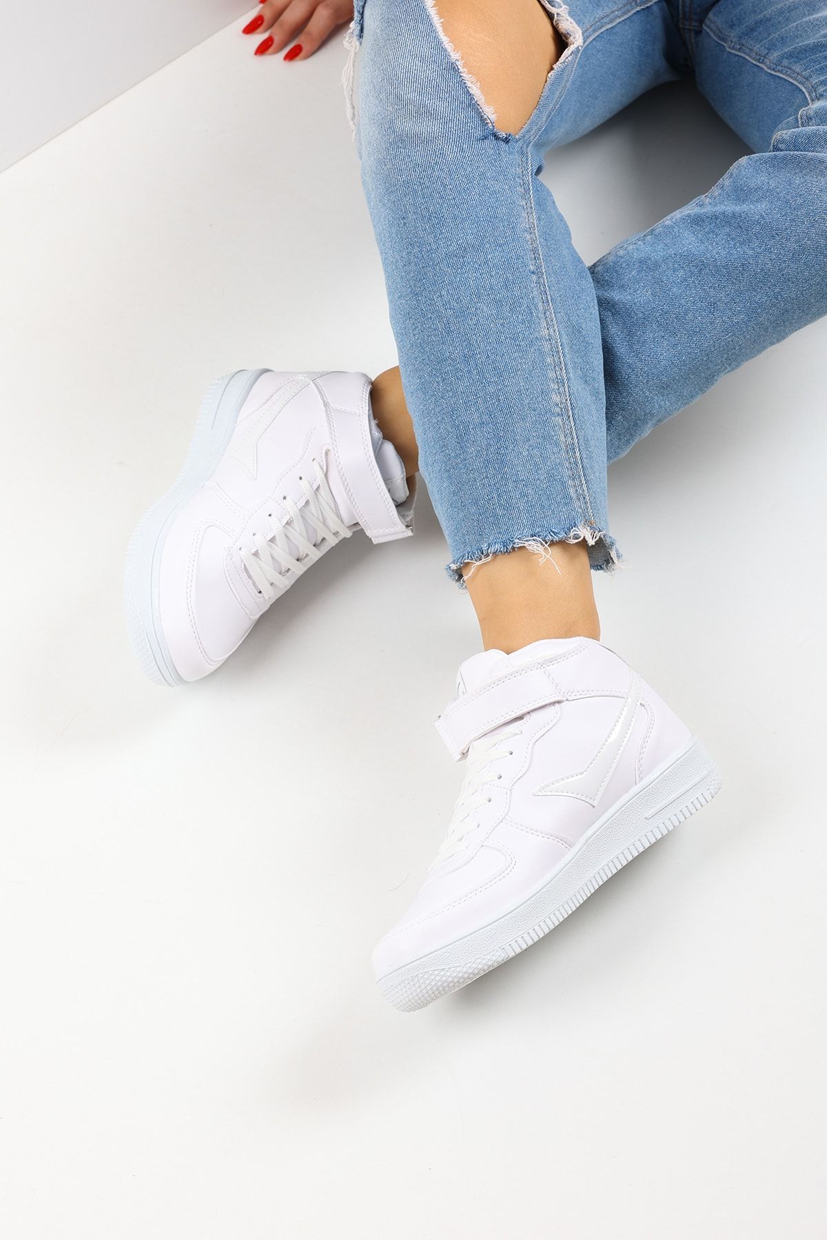 White Unisex Sneakers 2185