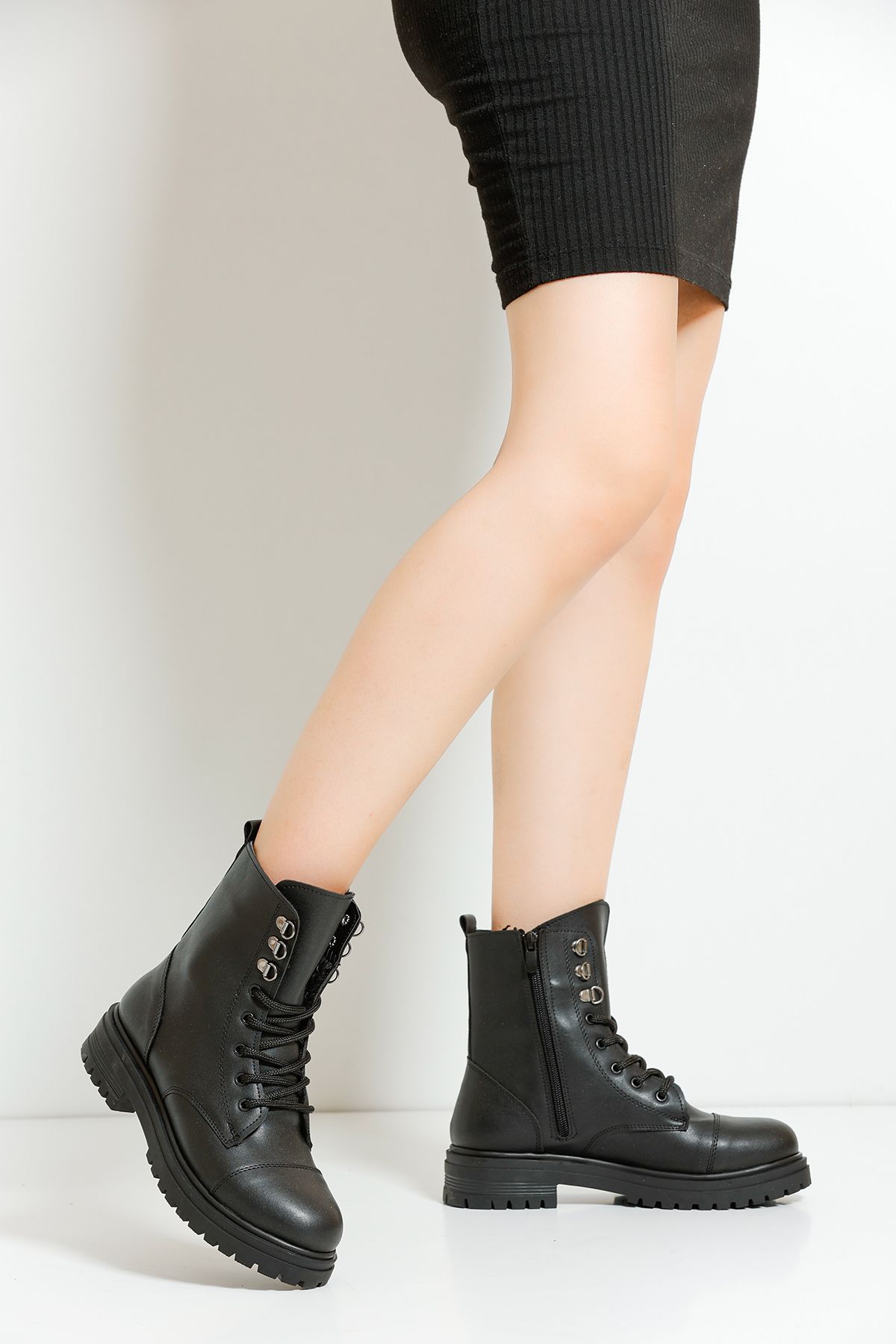 Black Skin Women's Boots P250