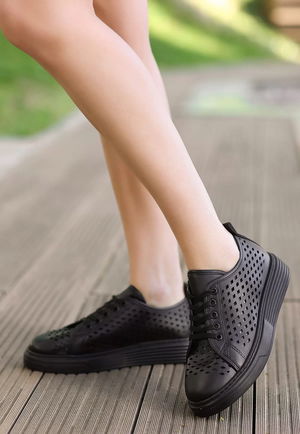 Ellon Black Skin Lace-Up Sneakers