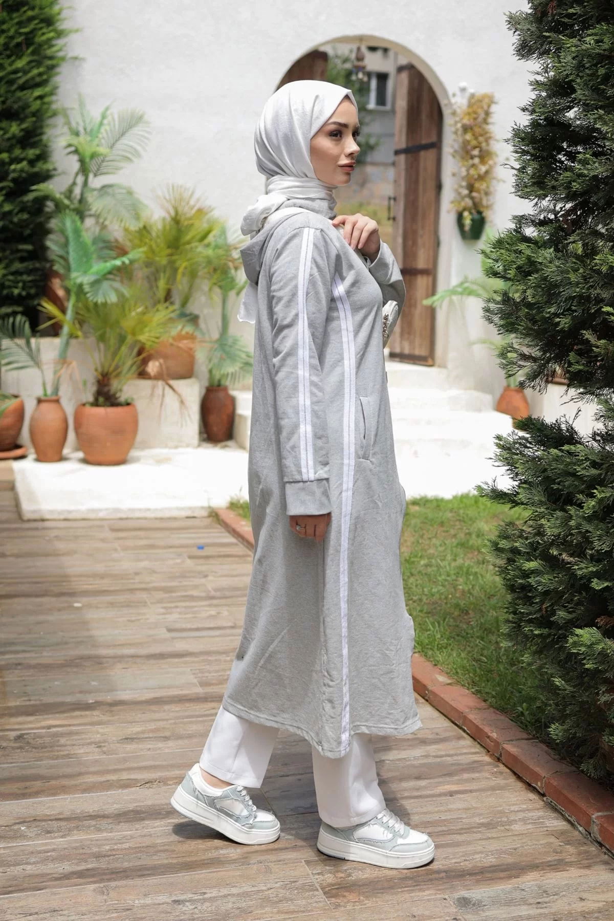 Striped Abaya Gray - 20343.1778.