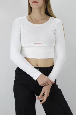 Camisole Blouse Ecru with Window at the Navel - 138.650