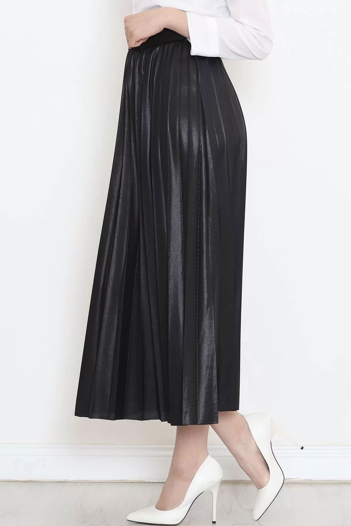 Pleated Skirt Black - 152425.1778.