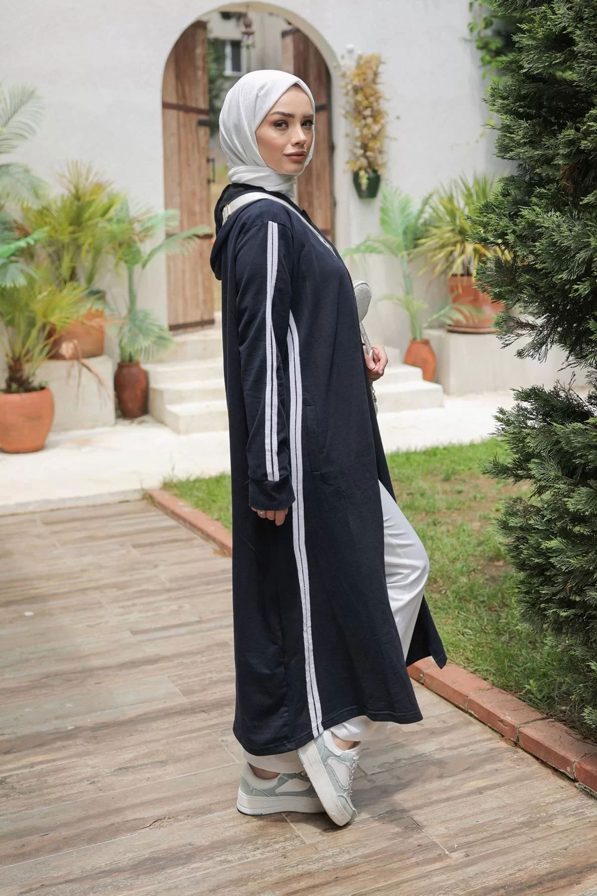 Striped Abaya Navy Blue - 20343.1778.